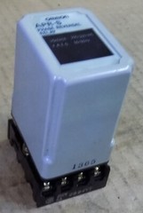 OMRON APR-S phase reversal relay 200/220 VAC with socket