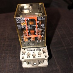 OMRON MK3P-5-DC24 RELAY /w Allen Bradley 700-HN101