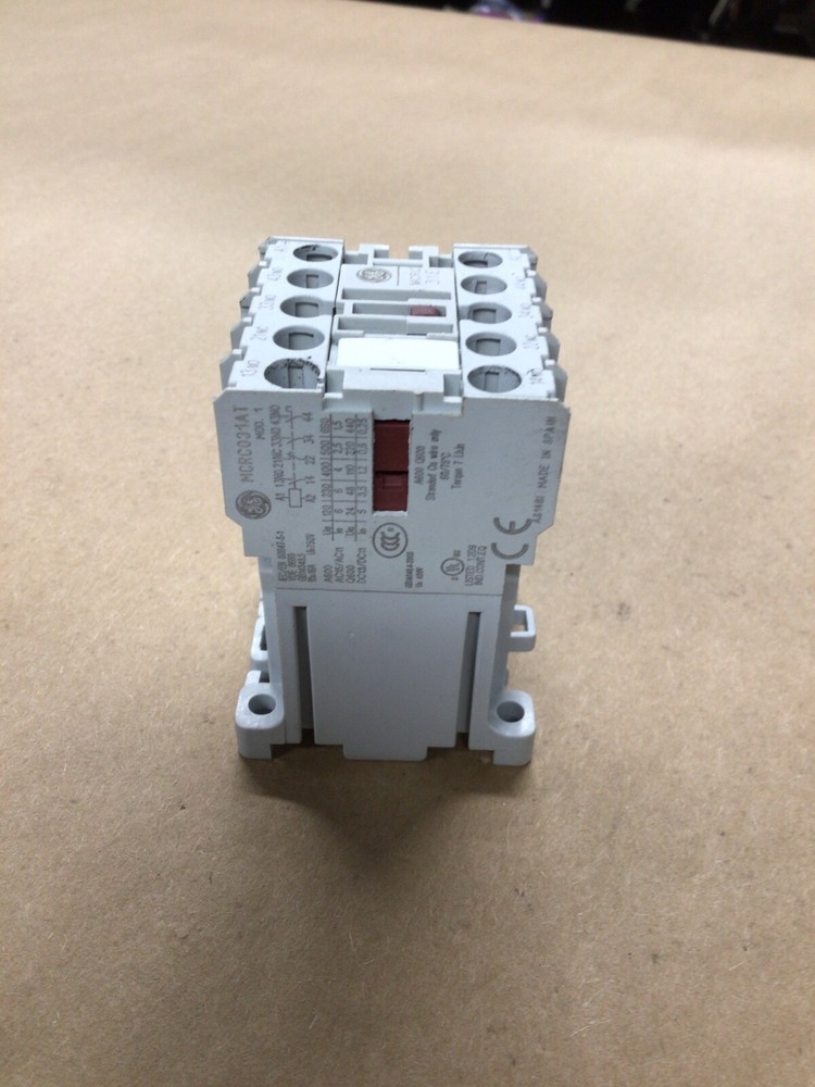 GENERAL ELECTRIC MCRC031AT MINI CONTROL RELAY 24VDC #4048D110