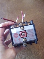 Allen Bradley 700-PK800A1 Series B Relay “CHIPPED CORNERS”