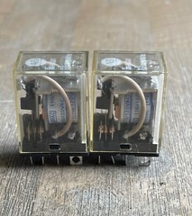 ALLEN BRADLEY 700-HF32A1 SER B RELAY 8 PIN 120VAC LOT OF 2