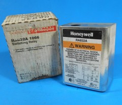 Honeywell Tradeling RA832A 1066 Switching Relay 120V NOS