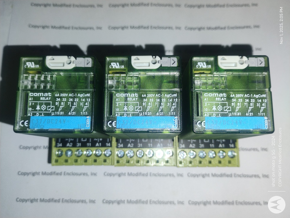 Qty 3 Comat C32/DC24V with bases NEW Lot of 3
