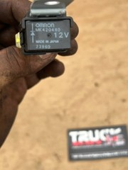 MITSUBISHI FUSO OMRON RELAY USED PN# MK420480