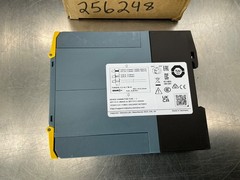 Siemens 3SK1121-1CB42 Safety Relay with Time Delay 0.5-30 s