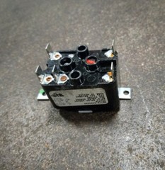 White-Rodgers 90-370 – 24V GP Relay – used