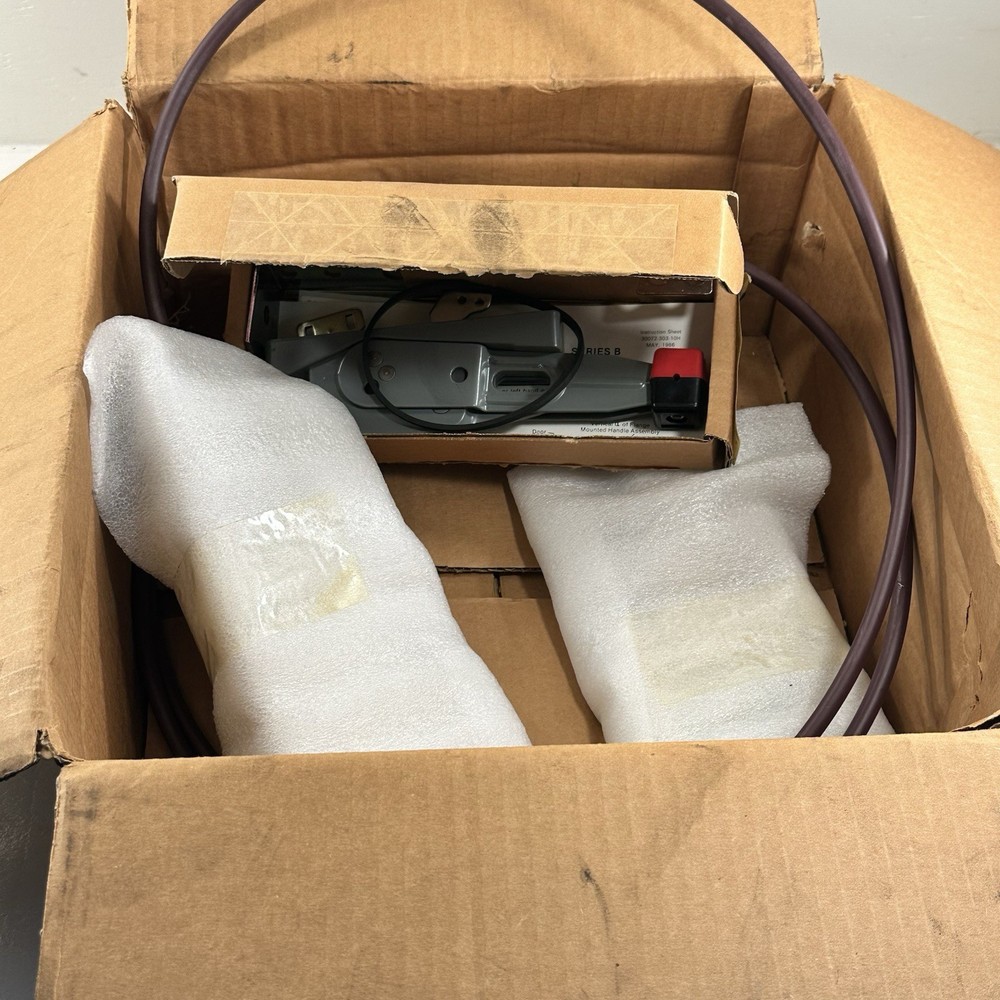 New SQUARE D Disconnect With Handle 9422CFT11 Series A 9422A1 Series B