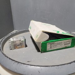 Box of 10 Schneider Electric, Telemecanique Relay, 24VDC, 250VAC, 5A, RXM2LB2BD