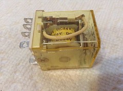 IDEC RH3B-U Relay 24VDC