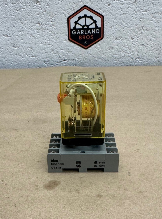 IDEC RR2P-ULC Relay with Base SR2P-06