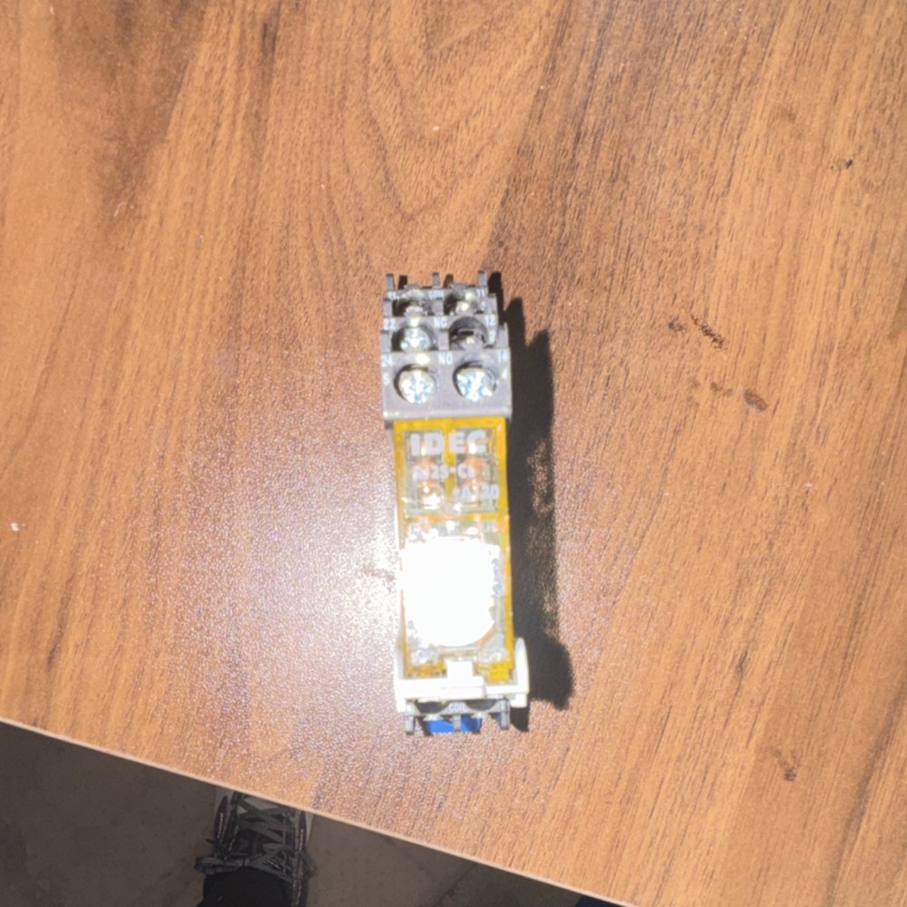 IDEC SJ2S-07LW General Purpose Relay 24VDC DPDT 8-Pin DIN Rail Indicator