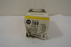 New Surplus Allen Bradley 700-HN103 Ser B Type H 14 Blade Socket 7A 300V AC