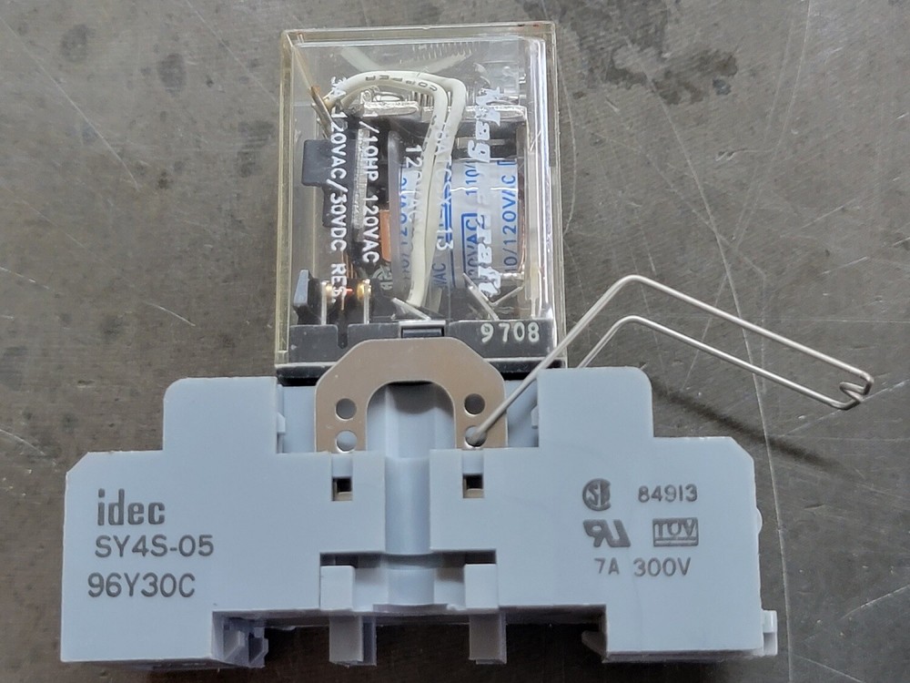 IDEC 96Y30C Base w/Magnecraft 78ATCSX-13 120V Ice Cube Relay