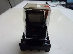 Omron MKS2PIN Relay Coil- 250VAC w /Base 8Pin 10A 600VAC OT08-PC (31449)