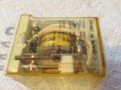 IDEC RH3B-U Relay 24VDC