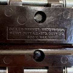 New In Box Cutler Hammer E30KLA4 Pushbutton Contact Block Oil Tight 600V
