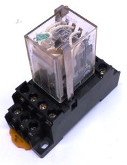 OMRON, RELAY, TYPE MY4N, 24 VDC, SOCKET 02Y8W2 5 AMPS, 250 VAC MAX, LOT OF 3