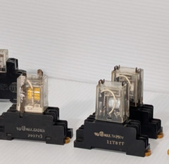 Lot of 5 Omron Relay Sockets (2M4X10 + 2M4X12) with MY2 General Purpose Relays