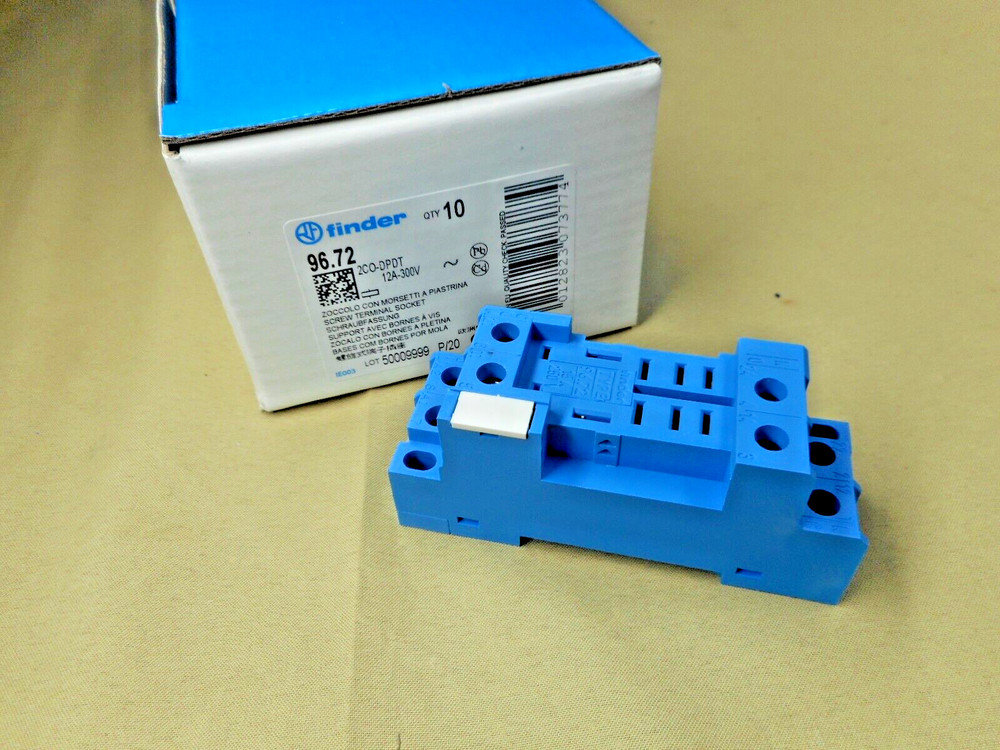 Finder Relay 96.72.SMA socket (NIB)