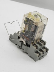 Square D 8501KUD12 Relay w Socket 10A 240V 8Pin 24V Coil Series C Form M1P14