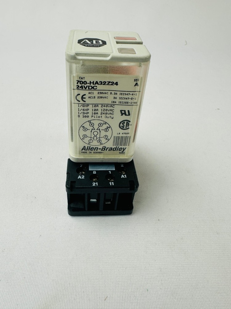 Allen-Bradley 700-HA32Z24 SER A Tube Base Relay with 700-HN100 Relay Socket