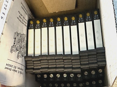 New Box of 10 Eaton XRU1D24UG relay rail mount 24V AC/DC Phoenix Contact 2961121