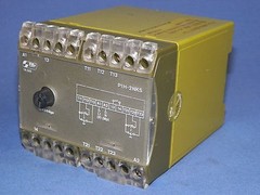 Vintage/Antique Pilz Model Number # P1H-2NKS 220 V 5 VA 40-60Hz