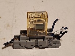 IDEC RH1B-U DC24V Relay w/SH1B-05 Socket Base – Free Shipping