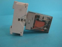 ALLEN BRADLEY 700-HA33A1-1-4 SER D RELAY 120VAC WITH 700-HN101 SER C SOCKET BASE