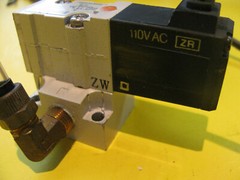 Numatics Solenoid Coil Regulator Valve 328-470b, w/manifold, Power cable. 24vdc