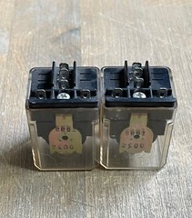 N.A.P CONTROLS 12A19D24-0032 RELAYS 24VDC 5 PIN LOT OF 2