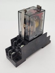 Fuji Electric HH52P-CRL Relay 5A Coil 200/220VAC with TP58X1 Socket Base 7A 250V
