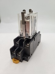 Omron LY2 Plug-in Relay 10A Coil 110/120V DPDT 8-Pin With 19Y4YT Socket Base