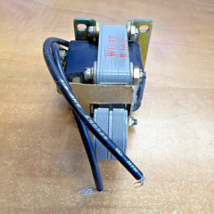 General Electric CR9500A103A2A Solenoid 115V Push Type End Mtg **NEW in BOX**