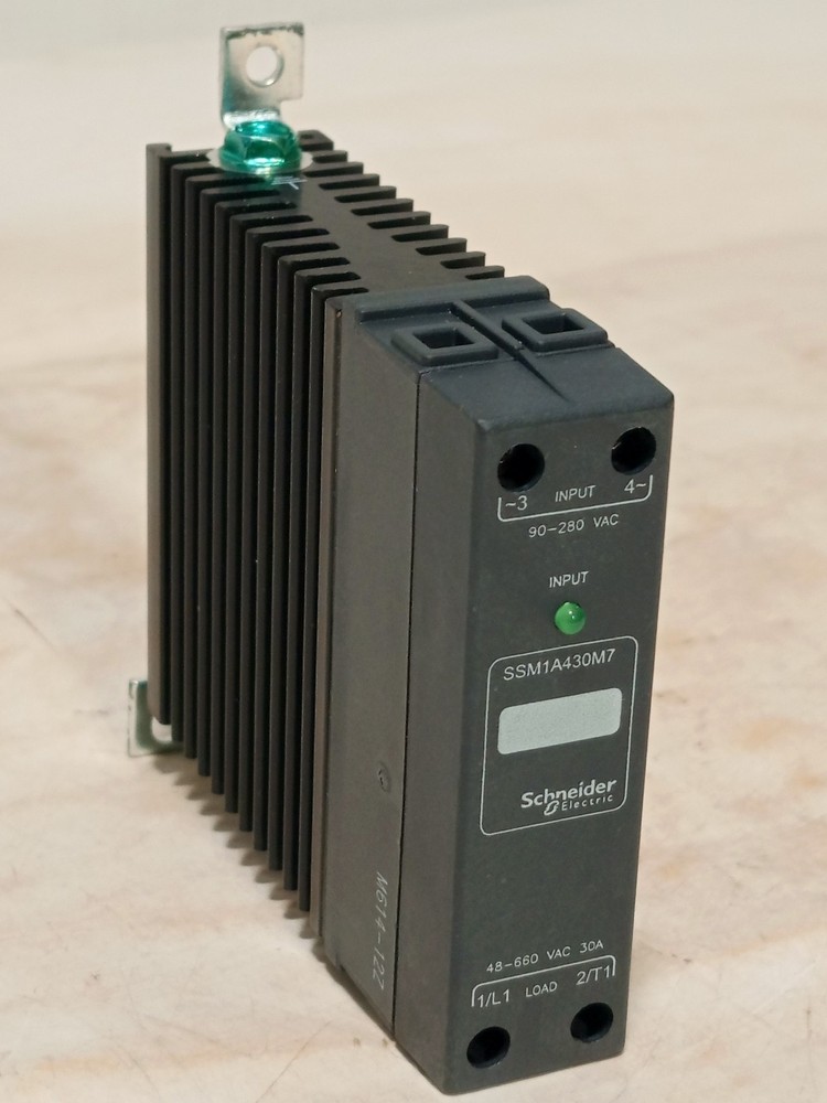 Schneider SSM1A430M7 Solid State Relay 90-280VAC Input 30A 48-660VAC Load