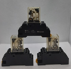 3x OMRON MY4N 240VAC 28VDC 5A POWER RELAY & OMRON PYF14A-E SOCKET [2RE4-1]