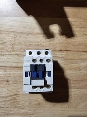 NIB Telemecanique Square D Control Relay CAD32B7