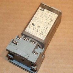 One Telemecanique RUN31A21 B& Cube Relay with Socket Base 24VAC