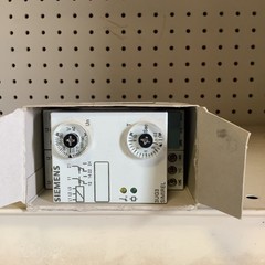 NEW- OLD STOCK – Siemens 3UG3013-1BL60 Three Phase Line Voltage Monitoring Relay
