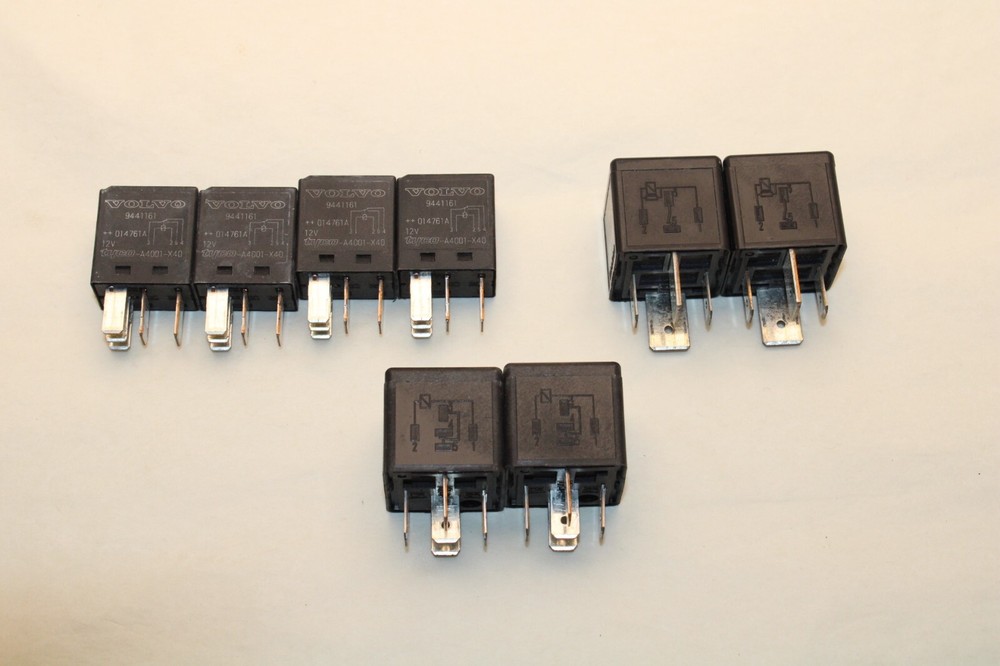LOT of 8 Volvo Fuses – v23134-j52-x346, v23134-a52-x345, v23074-pa66-gf25
