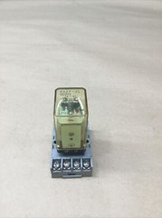 Idec RR2P-UL DC24V Relay with base Idec SR2P-06 #712K119
