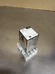 Allen Bradley 700-HA32A1 Relay 120V Dayton 5X852N Relay Socket Base