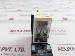 Schneider Electric RXZE2S111M Relay with Base 24V