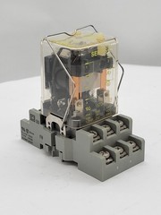 Square D 8501KUD12 Relay w Socket 10A 240V 8Pin 24V Coil Series C Form M1P14