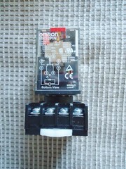 OMRON CONTACT MKS 2 PIN WITH OTO8-PC BASE. 250 VAC