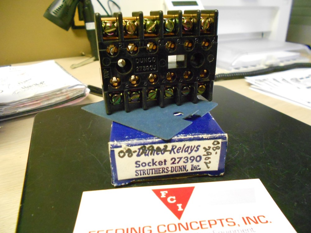 Struthers Dunn 27390 Socket! NEW IN BOX!
