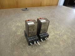 Siemens Relay MT221024 24VDC Coil w/ Base *Lot of 2* *Broken DIN Rail Mounts*