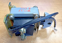 General Electric CR9500A103A2A Solenoid 115V Push Type End Mtg **NEW in BOX**