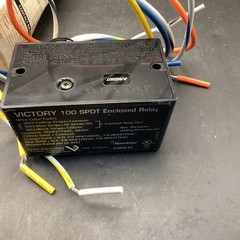 Veris Victory 100 SPDT Enclosed Relay 10-30VAC/VDC 120V 10AMP