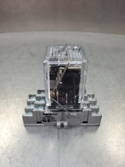 Potter & Brumfield KUEP-11D15-24 Relay 24VAC w/Tyco 27E893 Base. 4D